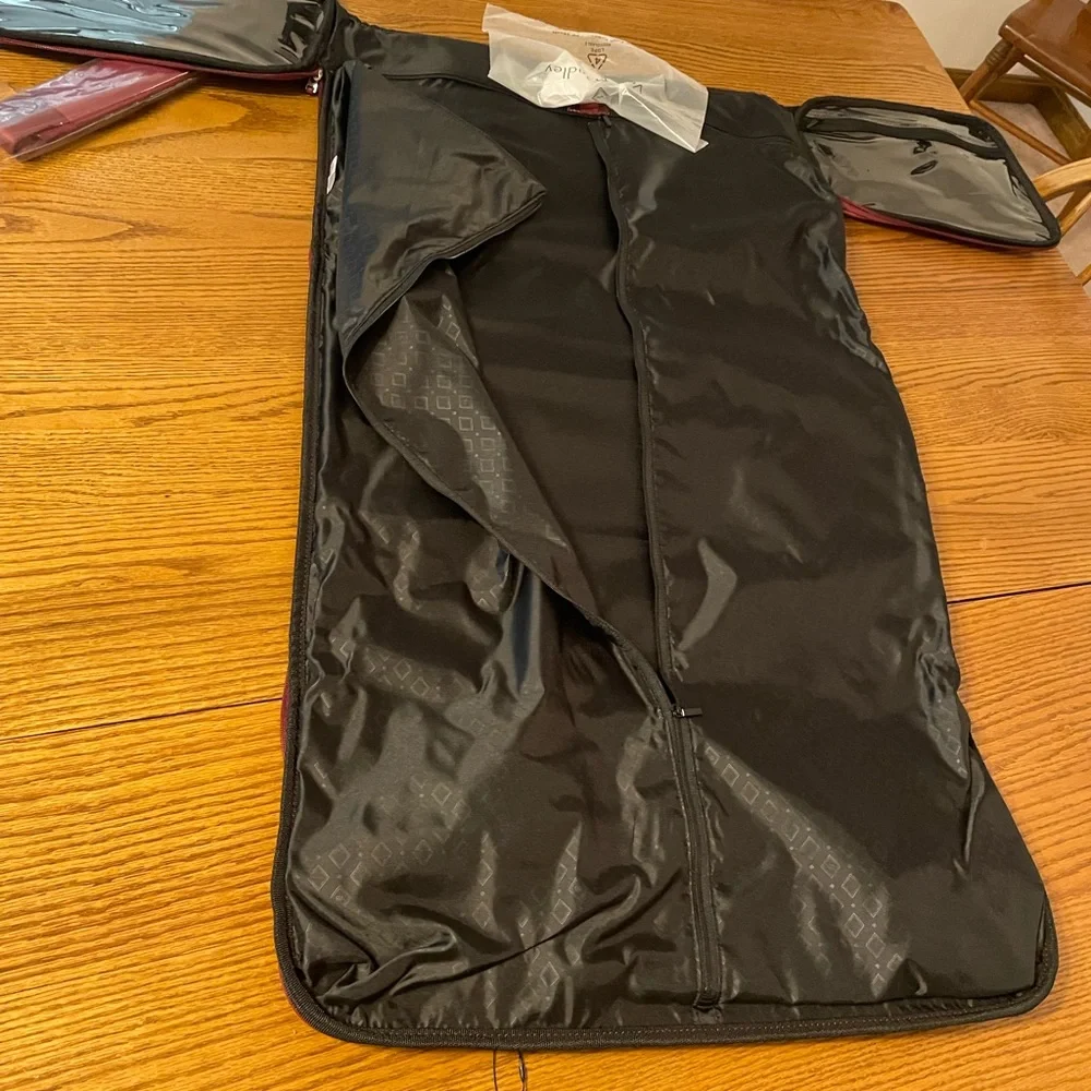 Vera Bradley Convertible Garment Bag Brand new - Picture 6 of 10